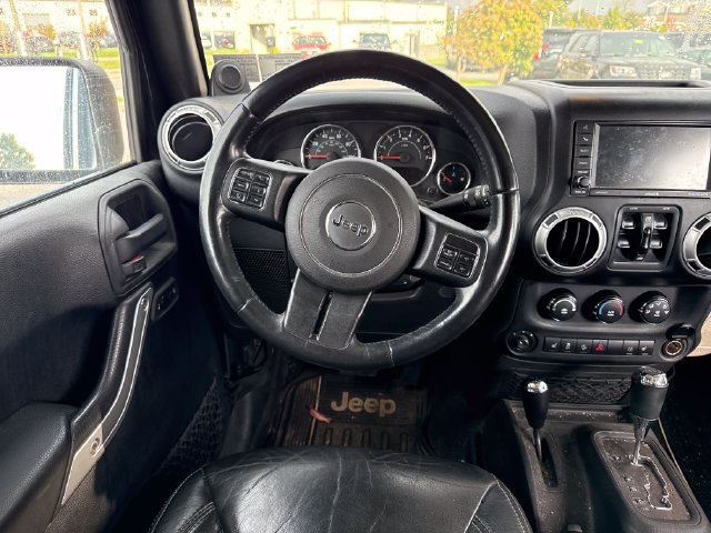 Used 2014 Jeep Wrangler Unlimited Sahara w/ Dual Top Group AWD/4WD image 23