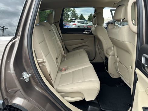 Used 2020 Jeep Grand Cherokee Laredo image 16