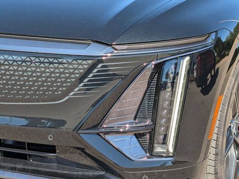 Used 2024 Cadillac Lyriq Sport AWD/4WD image 8