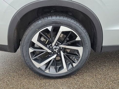 Used 2024 Mitsubishi Outlander SE image 7