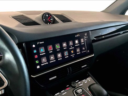 Used 2023 Porsche Cayenne image 19