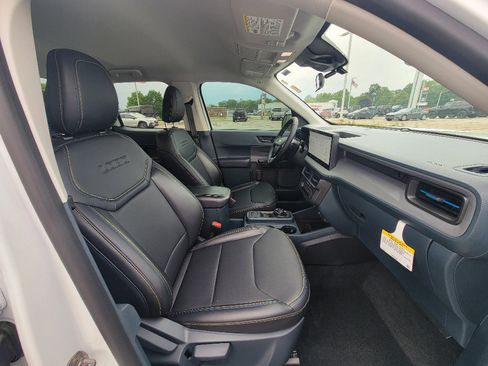 Used 2025 Ford Maverick Lobo AWD/4WD image 35