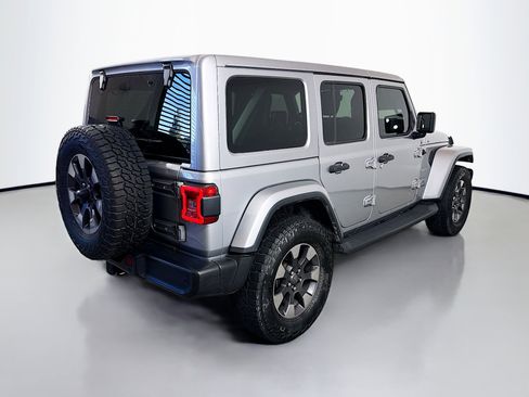 Used 2018 Jeep Wrangler Unlimited Sahara AWD/4WD image 7