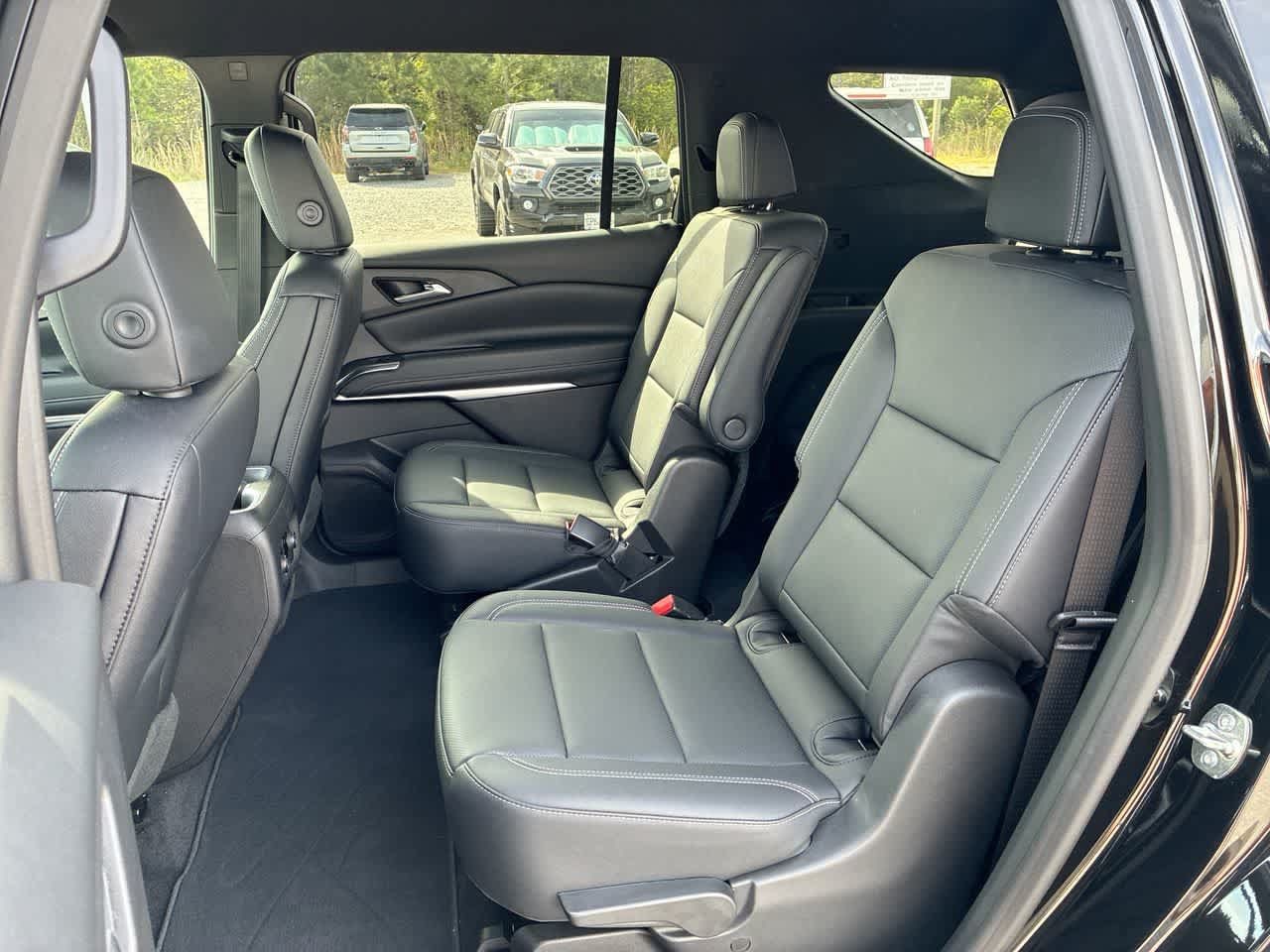 Used 2026 Chevrolet Traverse LT FWD image 24