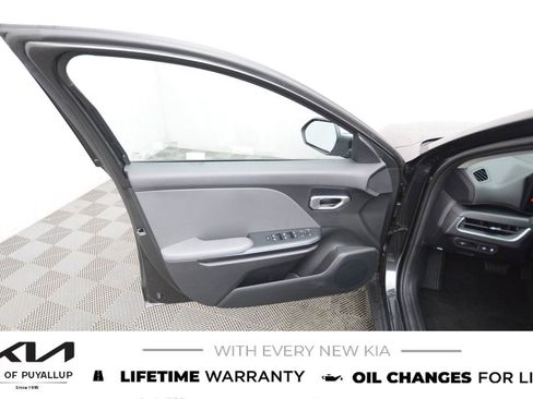 New 2025 Kia K4 LX image 9
