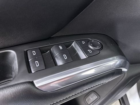 Used 2025 Chevrolet Traverse LT FWD image 24