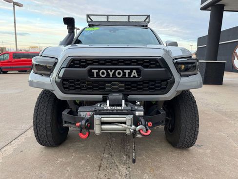 Used 2018 Toyota Tacoma TRD Off-Road image 3