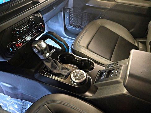 Used 2022 Ford Bronco Black Diamond image 18