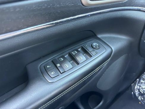 Used 2016 Jeep Grand Cherokee Limited AWD/4WD image 25