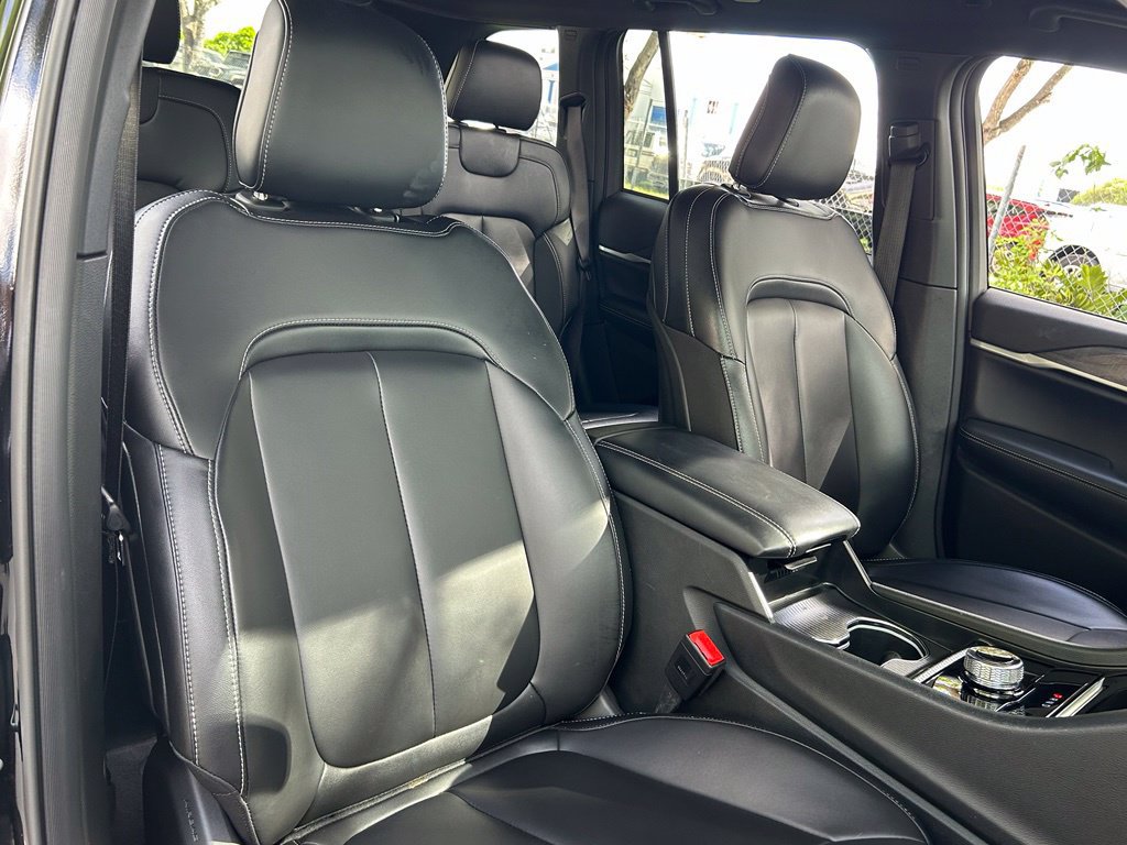 Certified 2025 Jeep Grand Cherokee Limited RWD image 38