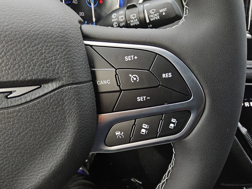 New 2027 Chrysler Pacifica Select w/ Family Tech Group FWD image 27