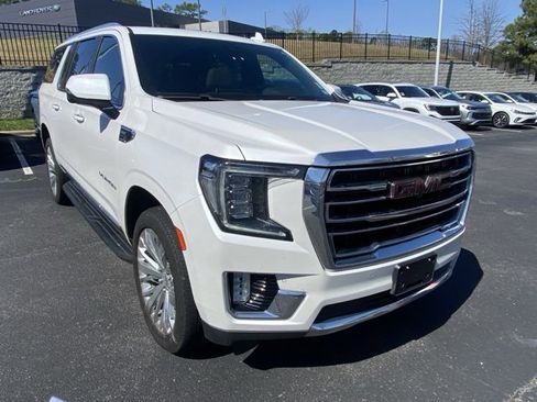 Used 2022 GMC Yukon XL SLT w/ SLT Premium Package image 8