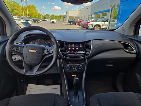 Used 2022 Chevrolet Trax LS w/ Tint and Cruise Package image 3