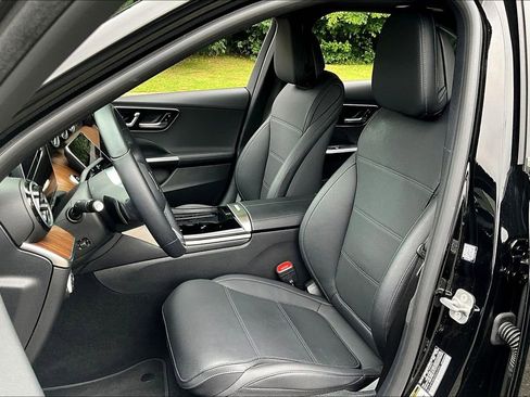 Used 2025 Mercedes-Benz C 300 4MATIC Sedan image 27