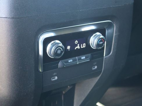 Used 2024 GMC Yukon SLT AWD/4WD image 19