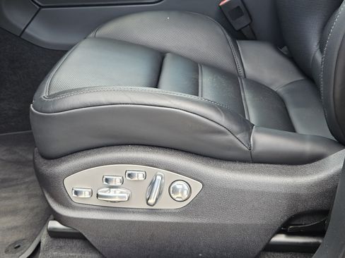 Certified 2026 Porsche Macan AWD/4WD image 23