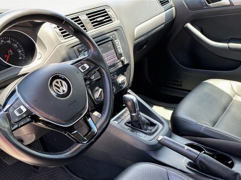 Used 2015 Volkswagen Jetta SE FWD image 9