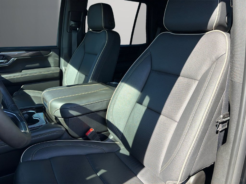 Used 2025 GMC Yukon Elevation AWD/4WD image 14