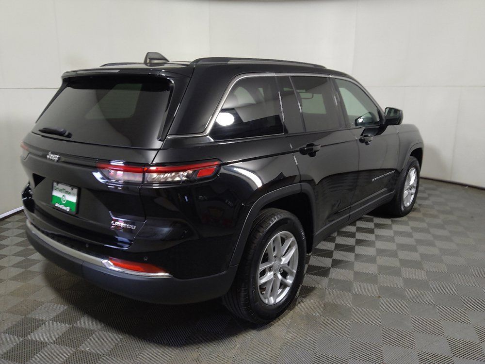 Used 2023 Jeep Grand Cherokee Laredo w/ Luxury Tech Group I AWD/4WD image 9