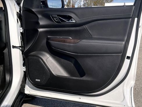 Certified 2023 GMC Acadia Denali w/ Denali Ultimate Package image 22