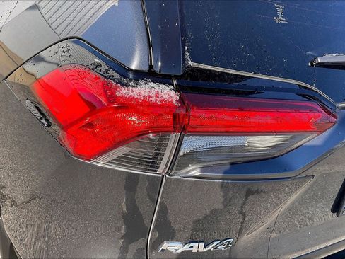 Used 2022 Toyota RAV4 SE image 34