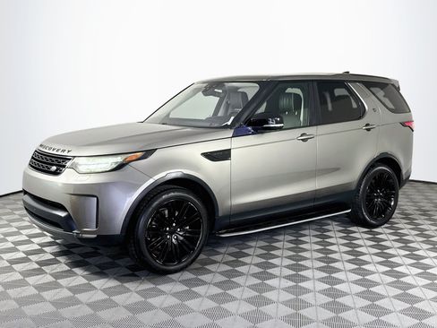 Used 2017 Land Rover Discovery First Edition AWD/4WD image 4