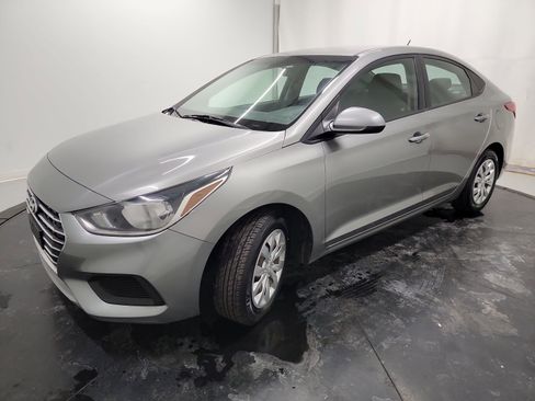 Used 2021 Hyundai Accent SE image 3