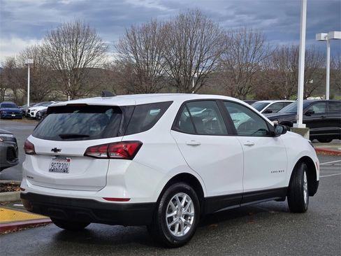 Used 2023 Chevrolet Equinox LS image 4