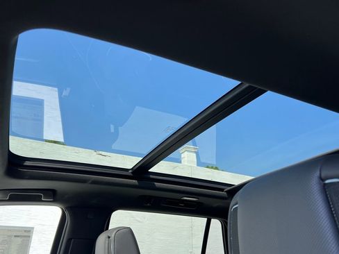 New 2025 Cadillac Escalade Premium Luxury image 12