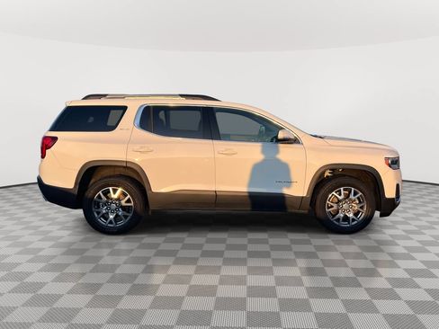 Used 2023 GMC Acadia SLT w/ Preferred Package AWD/4WD image 3