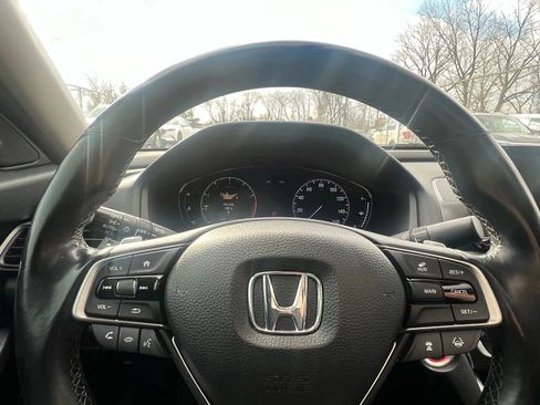 Used 2018 Honda Accord Touring image 12