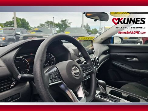 Used 2024 Nissan Sentra SV FWD image 14