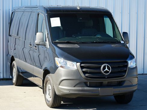 Used 2024 Mercedes-Benz Sprinter 2500 image 42