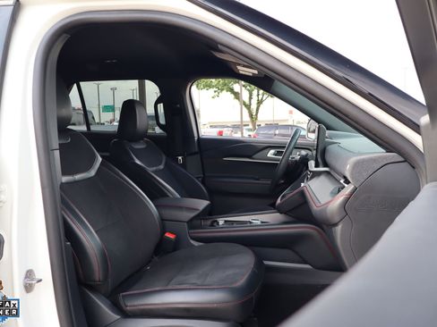Used 2025 Ford Explorer ST AWD/4WD image 29