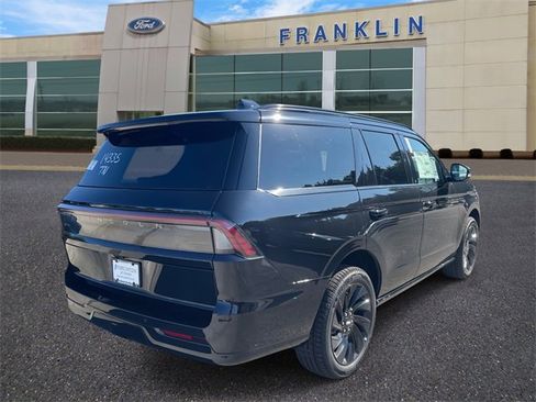 New 2025 Lincoln Navigator Reserve w/ Jet Appearance Package image 7