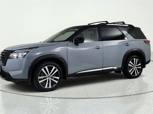 Used 2024 Nissan Pathfinder Platinum w/ Black Appearance Package AWD/4WD image 3