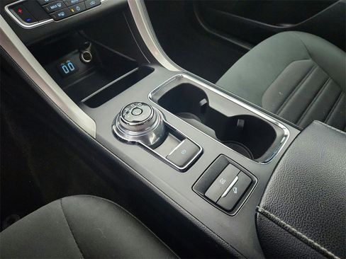 Used 2020 Ford Fusion SE image 15