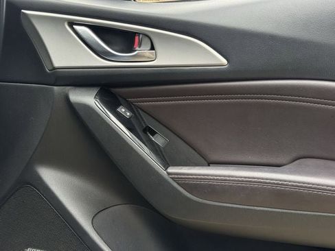 Used 2017 MAZDA MAZDA3 Touring w/ Popular Equipment Package FWD image 29