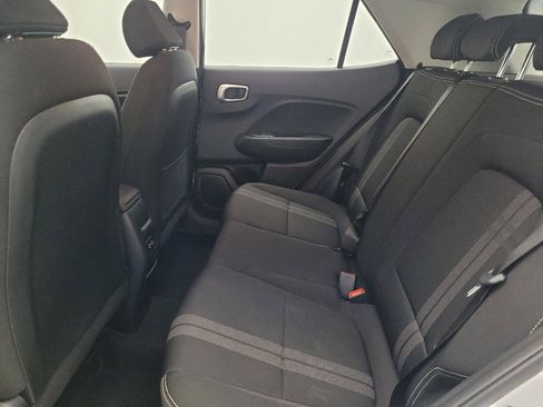 Used 2025 Hyundai Venue SEL image 18