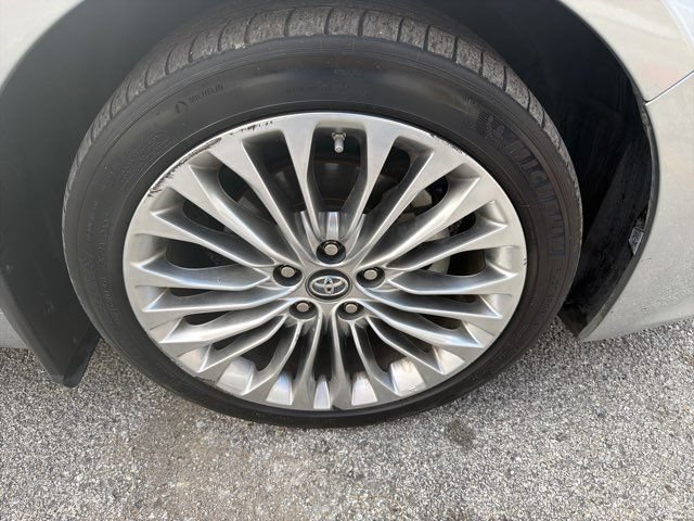 Used 2018 Toyota Avalon Limited FWD image 8