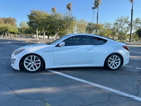 Used 2015 Hyundai Genesis 3.8 RWD image 9