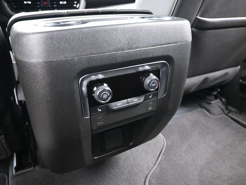 Used 2025 Chevrolet Tahoe High Country AWD/4WD image 25