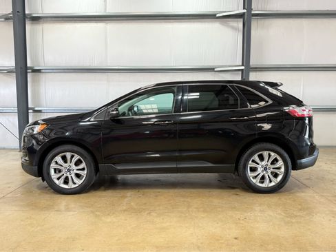 Used 2022 Ford Edge Titanium image 2