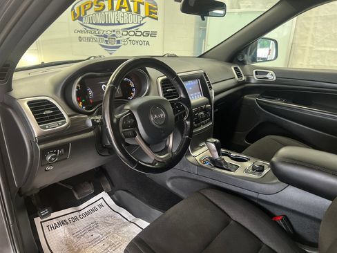 Used 2021 Jeep Grand Cherokee Laredo AWD/4WD image 19