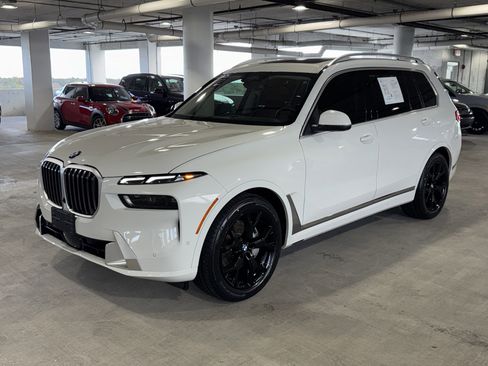 Certified 2025 BMW X7 xDrive40i w/ Premium Package image 4