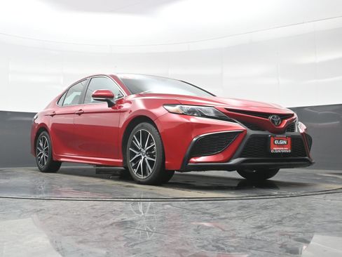 Used 2023 Toyota Camry SE image 25