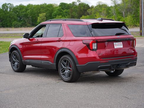 Used 2025 Ford Explorer ST-Line w/ Premium Package AWD/4WD image 6