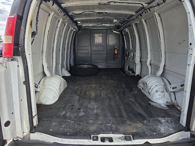 Used 2015 Chevrolet Express 3500 Extended RWD image 11