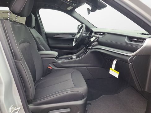 New 2025 Jeep Grand Cherokee Laredo X image 24