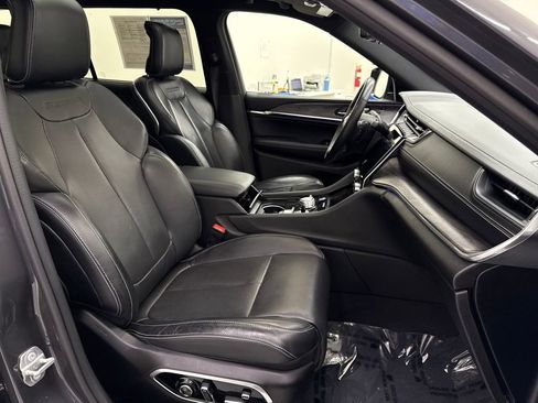 Used 2022 Jeep Grand Cherokee L Overland w/ Advanced Protech Group III image 23